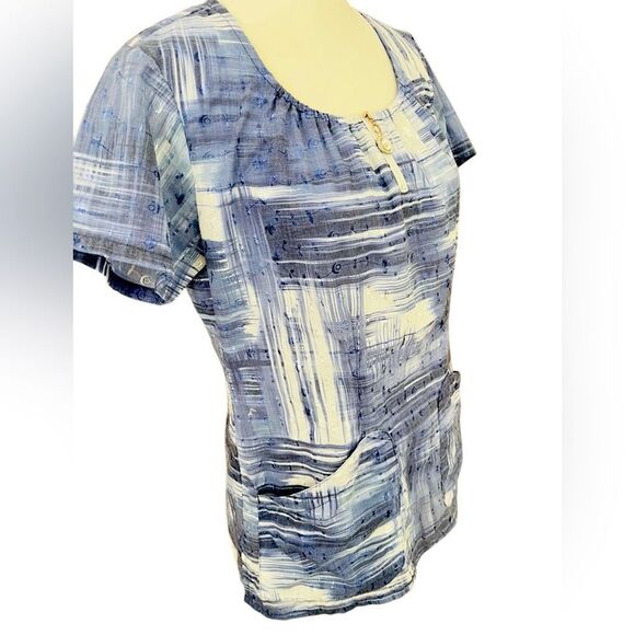 ELAN Women's Montreal Print Scrub  Top With Bling Zip size small. - Picture 5 of 6